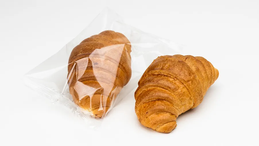 Croissant s ovocnou náplní